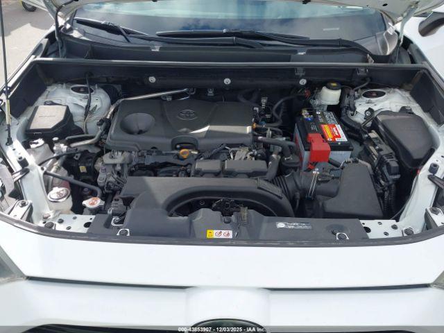 Toyota RAV4 Le Image 11