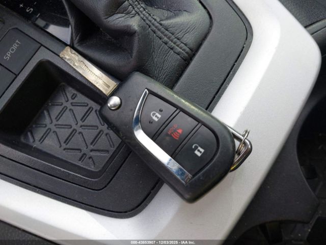 Toyota RAV4 Le Image 5