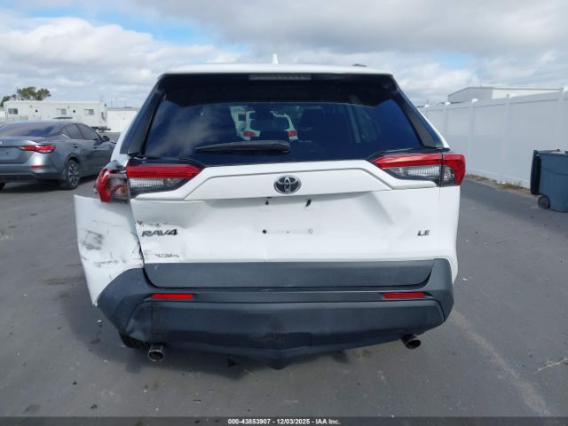 Toyota RAV4 Le Image 16