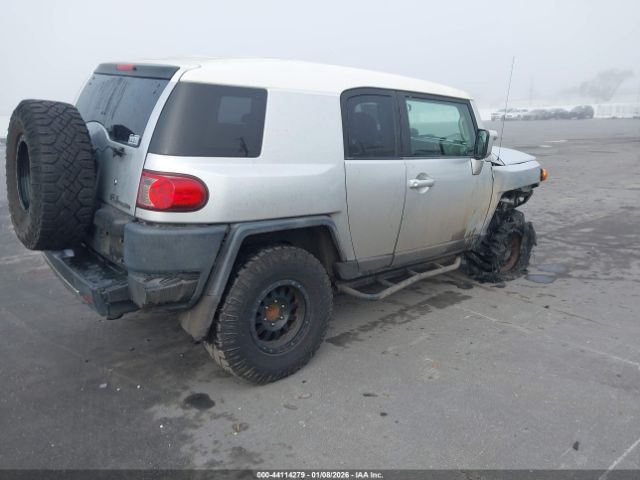 Toyota FJ Cruiser Image 12