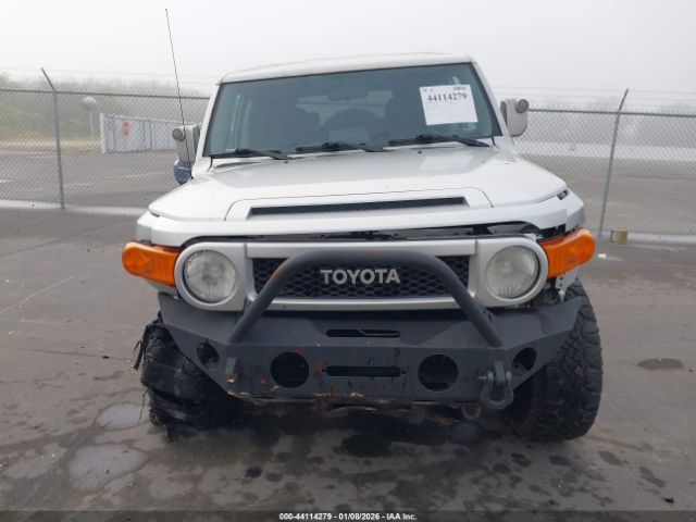 Toyota FJ Cruiser Image 6