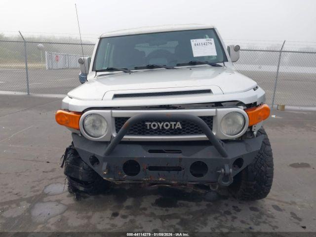Toyota FJ Cruiser Image 6