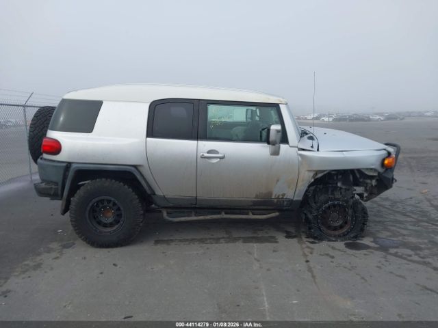 Toyota FJ Cruiser Image 13