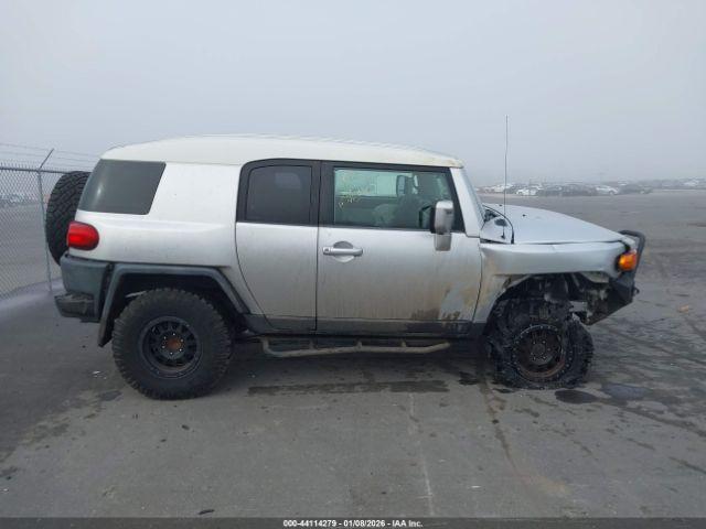 Toyota FJ Cruiser Image 13