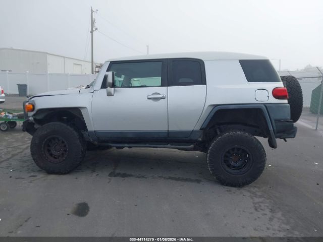 Toyota FJ Cruiser Image 15