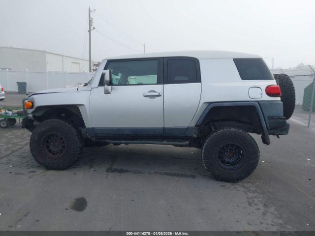 Toyota FJ Cruiser Image 15
