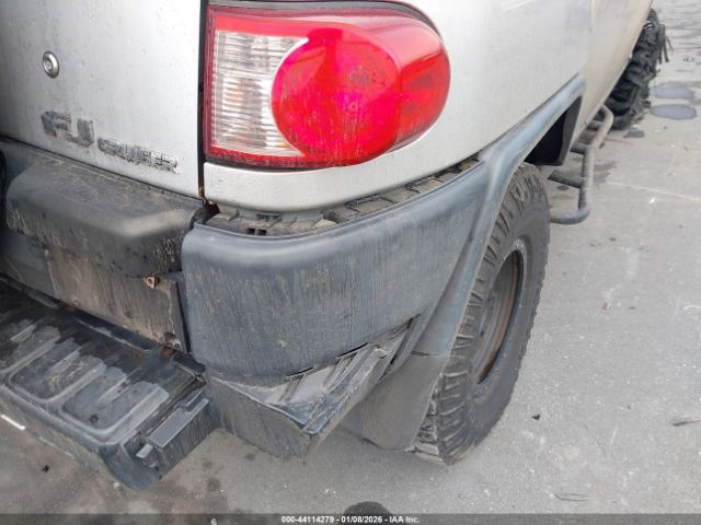 Toyota FJ Cruiser Image 2