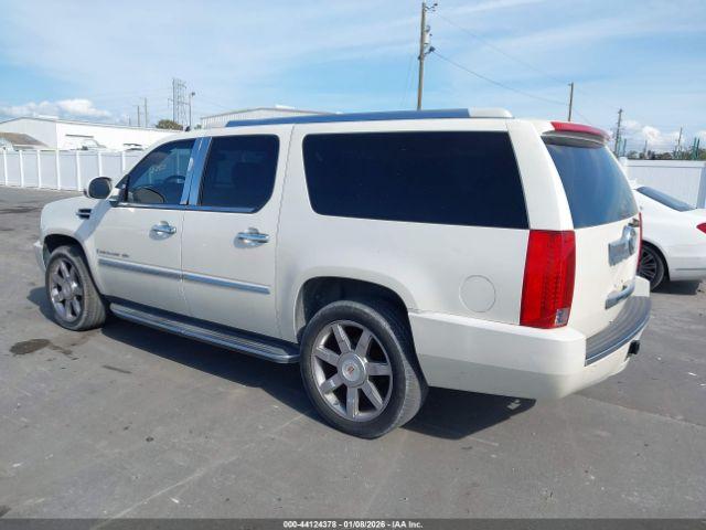 Cadillac Escalade Standard Image 11