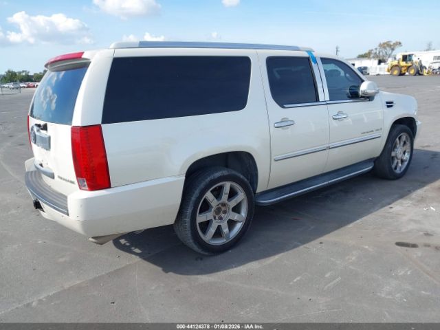 Cadillac Escalade Standard Image 8