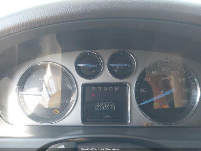 Cadillac Escalade Standard Image 7