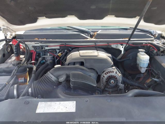 Cadillac Escalade Standard Image 13