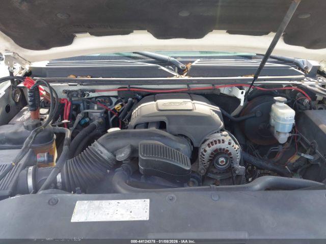 Cadillac Escalade Standard Image 13