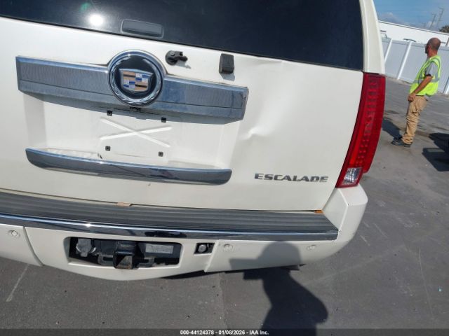 Cadillac Escalade Standard Image 2