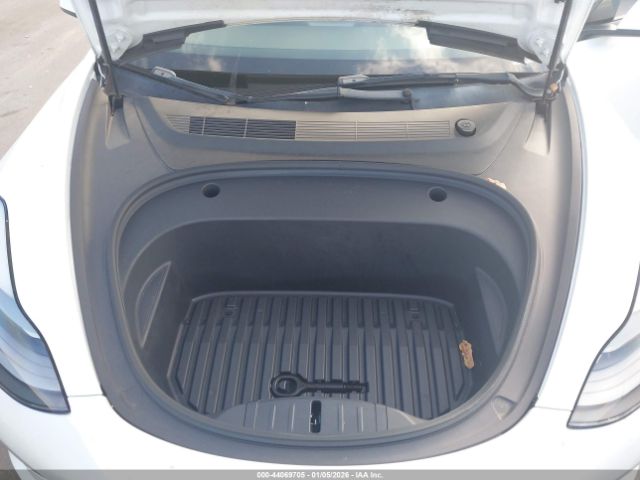 Tesla Model 3 Rear-wheel Drive Image 6