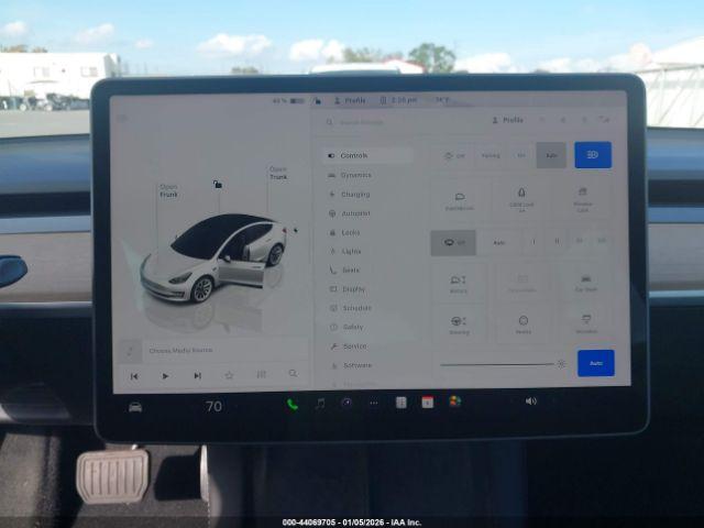 Tesla Model 3 Rear-wheel Drive Image 12